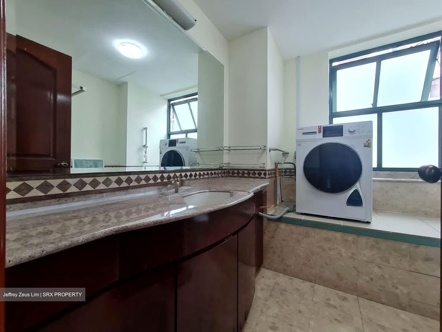 Dmanor (D16), Terrace #577097611